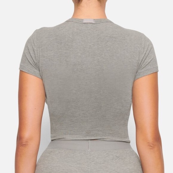 SKIMS | Soft Lounge Baby Tee - Picture 2 of 9